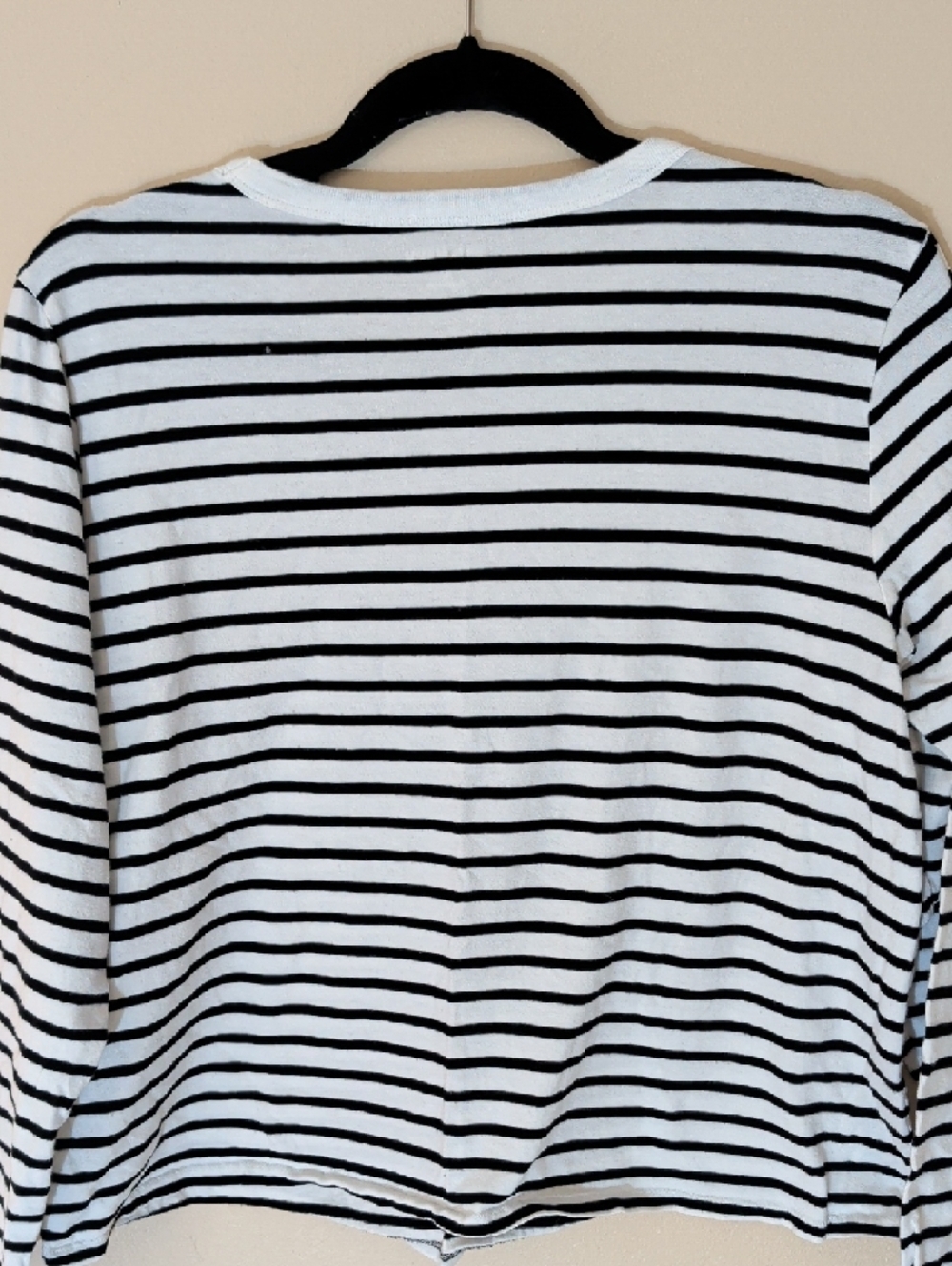 Old Navy Black & White Striped Long-Sleeve Tee - Picture 5 of 9